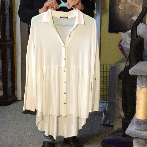 cha cha vente Tops - CHA CHA VENTE woman's blouse  sz L  white